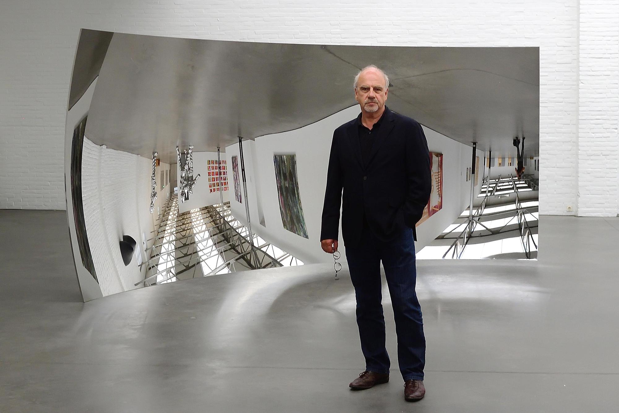 Zwischen dem Museumsdirektor Hendrik Driessen und dem Künstler Anish Kapoor wurde eine Verbindung hergestellt