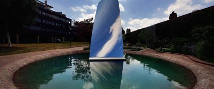 Tilburg ist die erste Stadt mit einer Skulptur (Sky Mirror for Hendrik)von Anish Kapoor im öffentlichen Raum