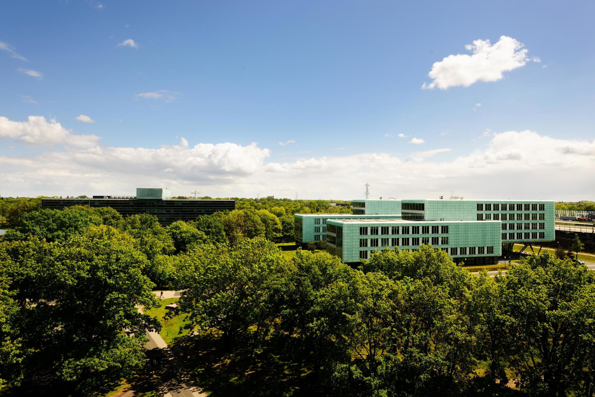 Mehr als 12.000 Menschen mit 85 verschiedenen Nationalitäten arbeiten auf dem High Tech Campus in Eindhoven
