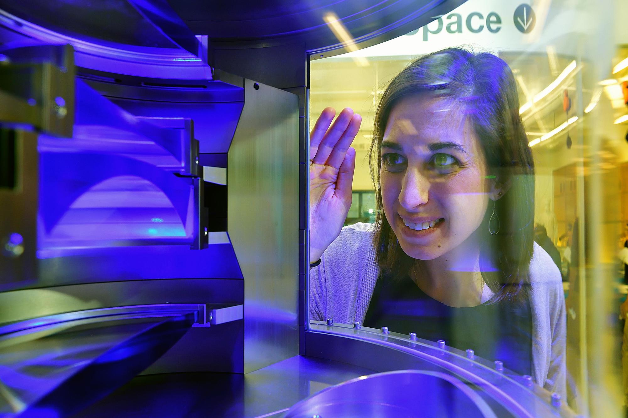 Jedes Jahr kommen Tausende junger Leute zum ASML Experience Center, um zu erfahren, wie cool Technologie ist
