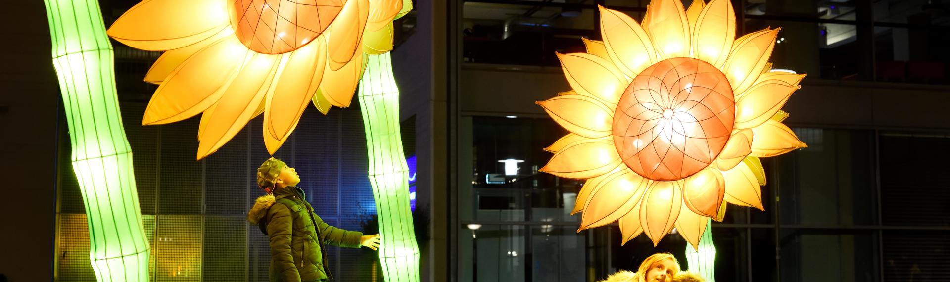 Jedes Jahr verwandeln Künstler Eindhoven mit überraschendem Design in GLOW: eine stadtweite Ausstellung von Lichtkunst unter freiem Himmel